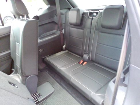 Used 2021 Volkswagen Tiguan SE R-Line AWD/4WD image 22
