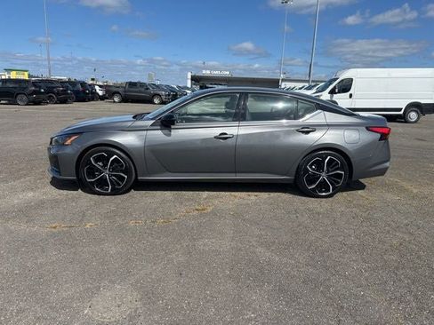 Used 2024 Nissan Altima 2.5 SR FWD image 8