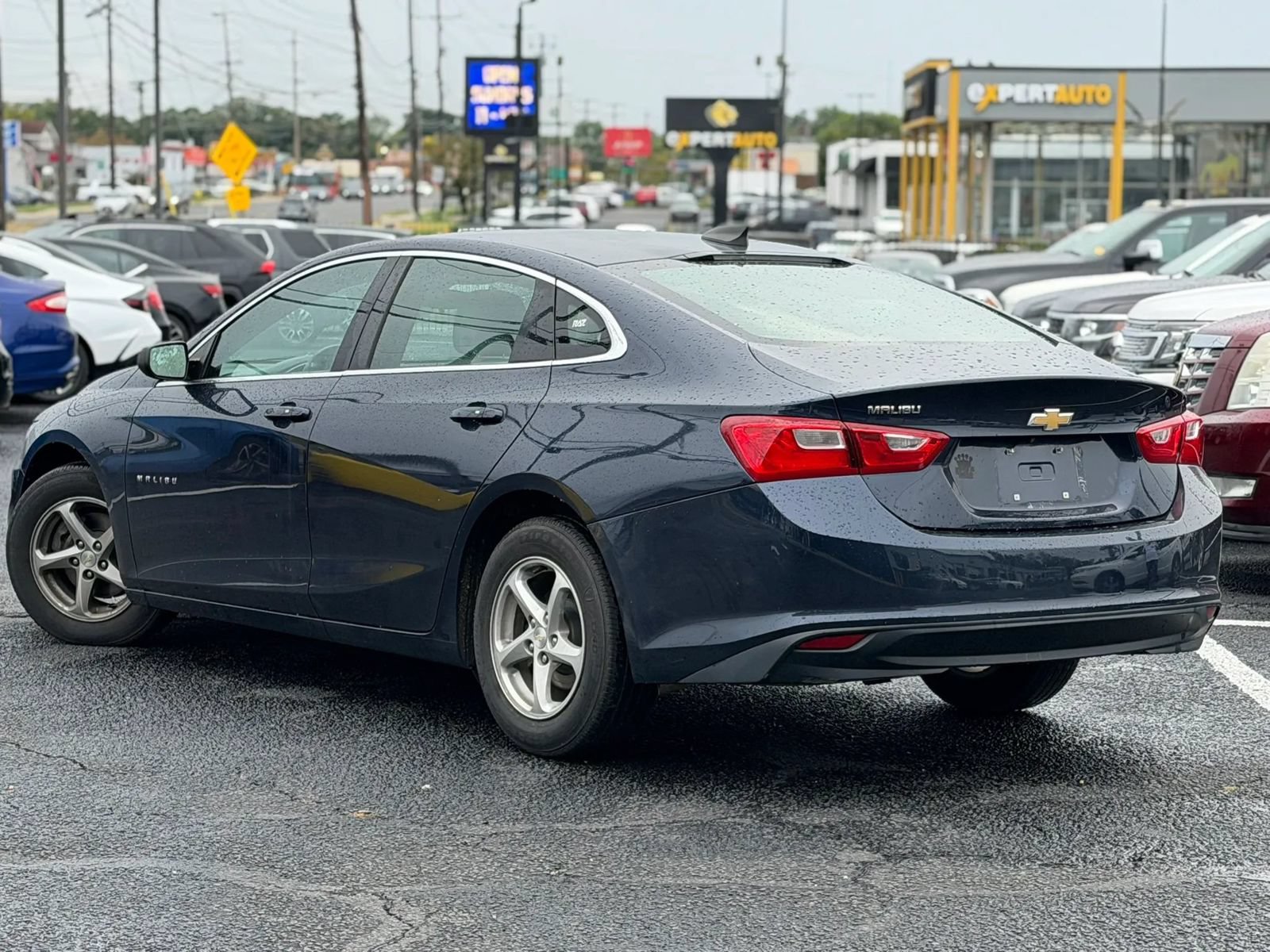 Used 2018 Chevrolet Malibu LS w/ LPO, Convenience Package 1 FWD image 3