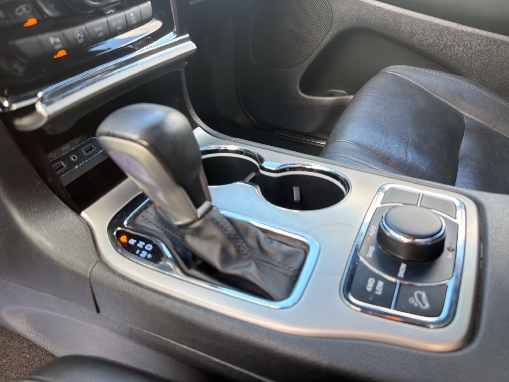 Used 2019 Jeep Grand Cherokee Limited AWD/4WD image 24