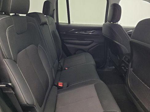 Used 2023 Jeep Grand Cherokee Laredo image 19