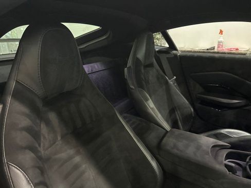 Used 2019 Aston Martin V8 Vantage Coupe RWD image 87