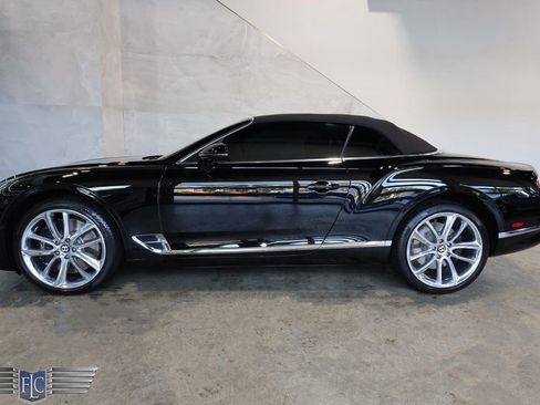 Used 2022 Bentley Continental GT V8 image 3