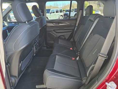 New 2025 Jeep Grand Cherokee Laredo X w/ Luxury Tech Group I image 13