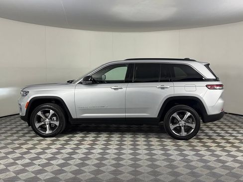 Certified 2025 Jeep Grand Cherokee Limited w/ Luxury Tech Group II RWD image 10