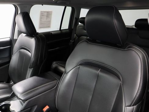 Used 2024 Jeep Grand Cherokee Limited w/ Luxury Tech Group II image 26