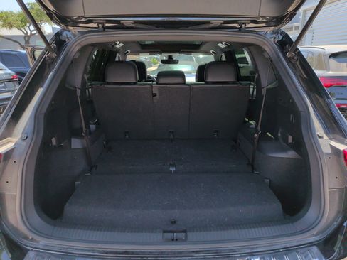 Used 2022 Volkswagen Tiguan SE R-Line FWD image 32