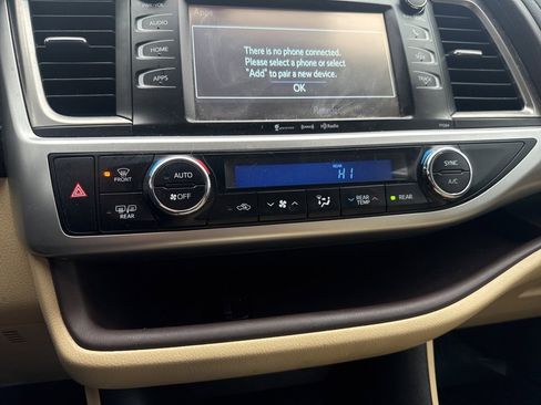 Used 2016 Toyota Highlander LE image 30