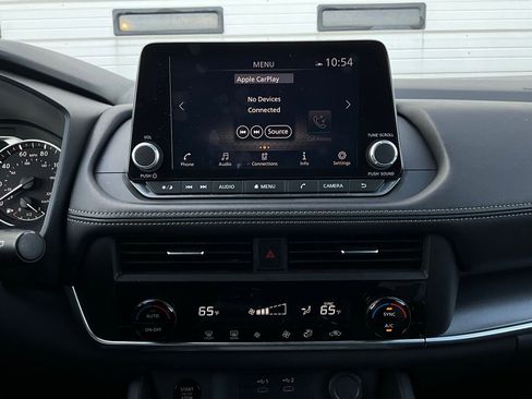 Used 2025 Nissan Rogue SV image 27