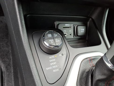 Used 2014 Jeep Cherokee Trailhawk w/ Technology Group image 21