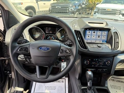 Used 2017 Ford Escape SE w/ Equipment Group 201A FWD image 17