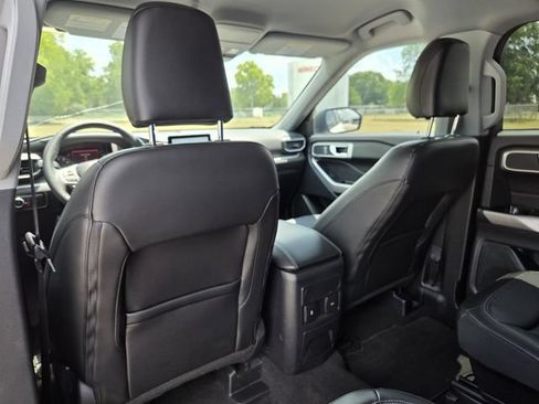 Used 2024 Ford Explorer XLT w/ Equipment Group 202A RWD image 31