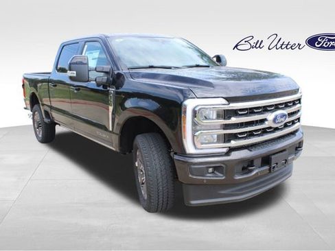 New 2025 Ford F350 King Ranch w/ FX4 Off-Road Package image 2
