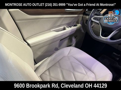 Used 2024 Volkswagen Atlas SE w/ Panoramic Sunroof Package AWD/4WD image 37