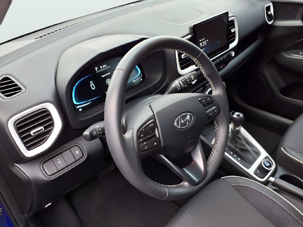 Used 2025 Hyundai Venue Limited FWD image 16