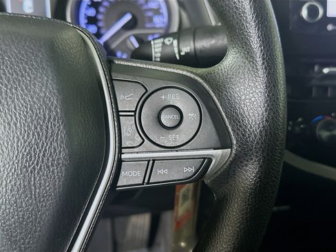 Used 2022 Toyota Camry LE FWD image 17