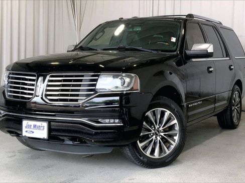 Used 2017 Lincoln Navigator Select RWD image 11