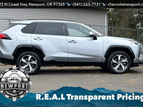 Used 2022 Toyota RAV4 SE w/ Weather & Moonroof Package AWD/4WD image 3