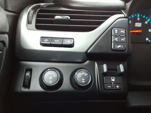 Used 2018 Chevrolet Suburban Premier AWD/4WD image 26
