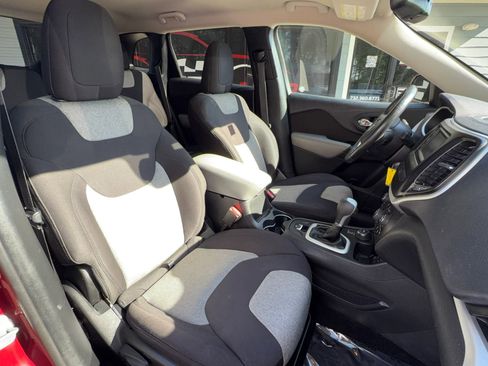 Used 2014 Jeep Cherokee Latitude w/ Cold Weather Group AWD/4WD image 31