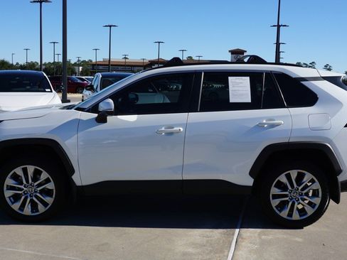 Used 2024 Toyota RAV4 XLE Premium image 5