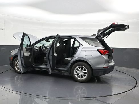 Used 2024 Chevrolet Equinox LS FWD image 34