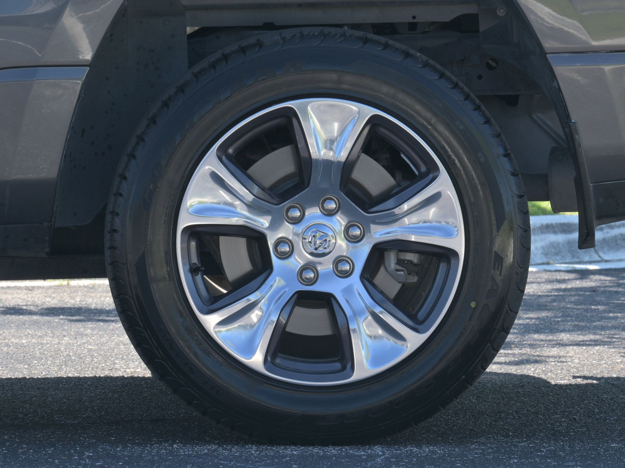 Used 2024 RAM 1500 Laramie RWD image 38