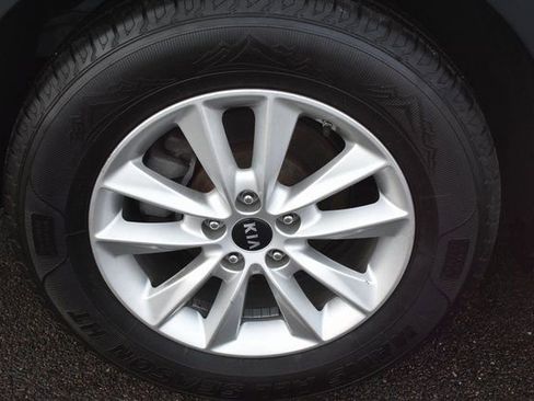 Used 2020 Kia Sorento AWD V6 image 42