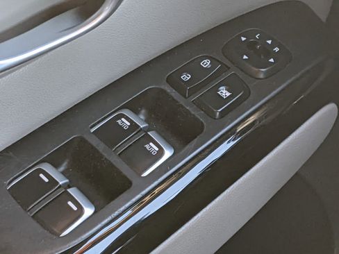 Certified 2017 Kia Soul + w/ Audio Package image 17