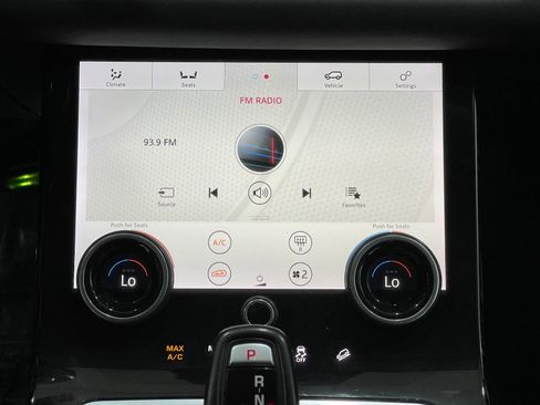 Used 2020 Land Rover Range Rover Evoque SE image 26