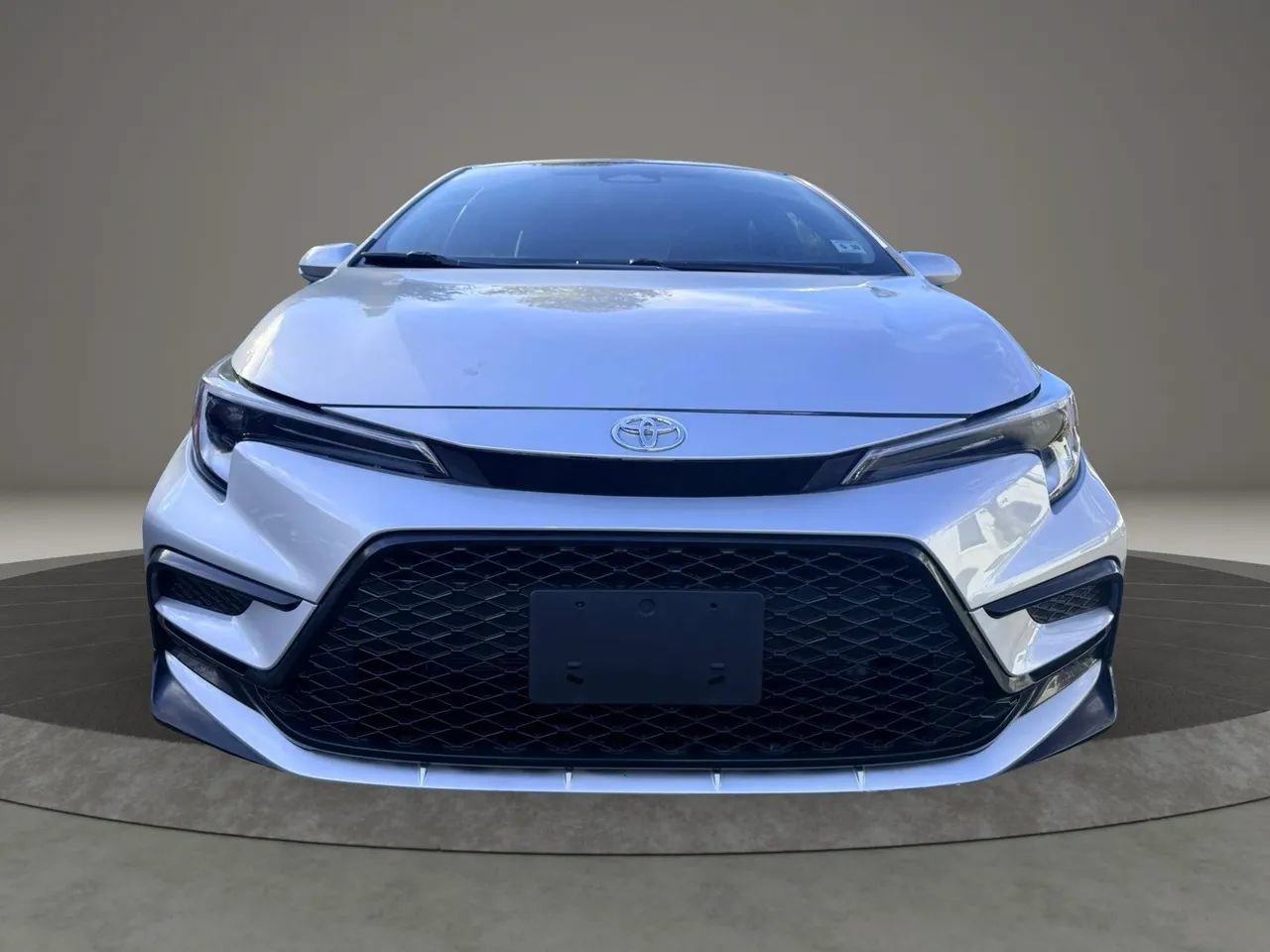 Used 2025 Toyota Corolla SE FWD image 2