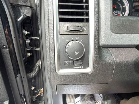 Used 2014 RAM 3500 Big Horn image 23