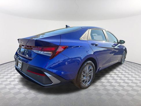 Used 2024 Hyundai Elantra SEL FWD image 5