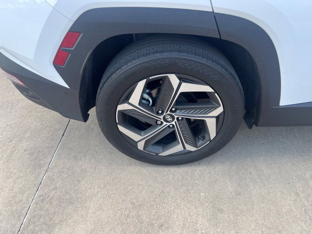 Used 2024 Hyundai Tucson Limited FWD image 16