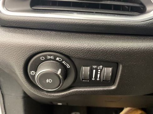 Used 2019 Chrysler Pacifica Touring-L Plus w/ S Appearance Package image 16