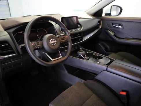 Used 2023 Nissan Rogue SV image 4