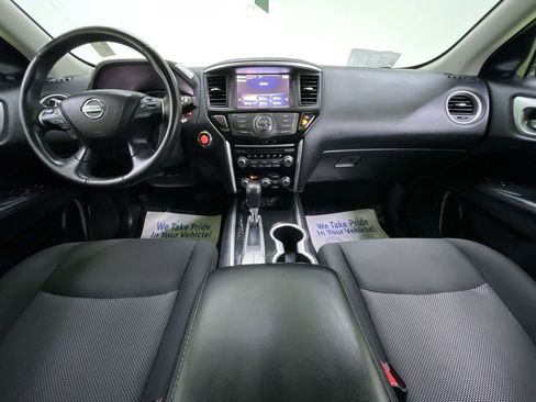 Used 2020 Nissan Pathfinder SV image 17