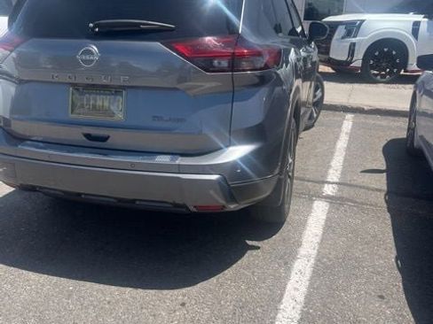 Used 2025 Nissan Rogue SL AWD/4WD image 10