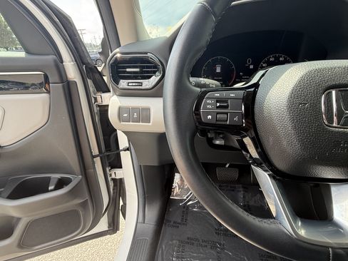 Used 2025 Honda Pilot EX-L image 6