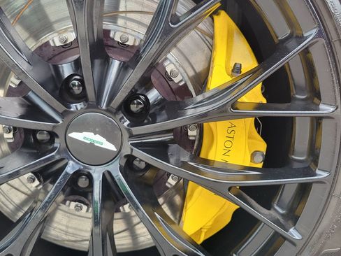 Used 2023 Aston Martin V8 Vantage Coupe RWD image 10