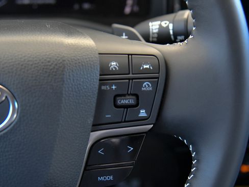 Used 2026 Toyota Camry SE FWD image 33