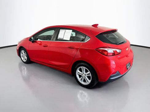 Used 2017 Chevrolet Cruze LT w/ Convenience Package FWD image 5