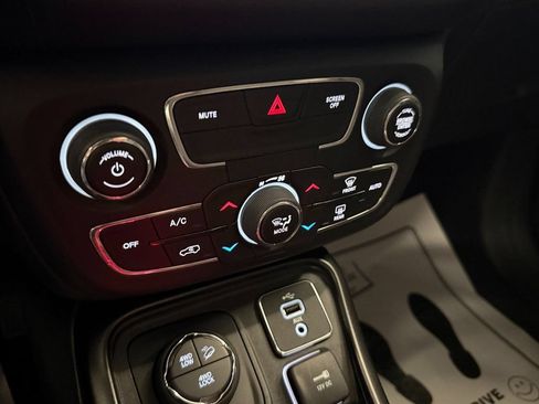 Used 2017 Jeep Compass Trailhawk w/ Navigation Group AWD/4WD image 14
