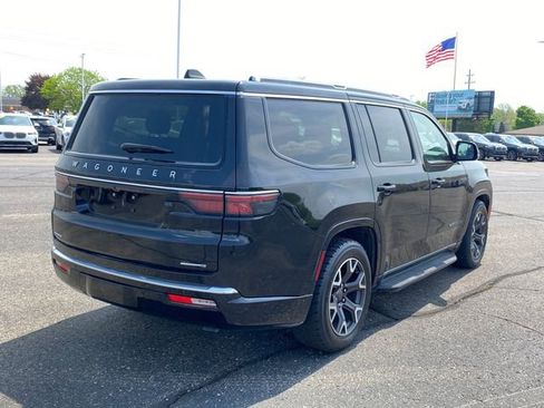 Used 2023 Jeep Wagoneer Series III w/ Preferred Equipment Group AWD/4WD image 3