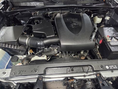 Used 2019 Toyota Tacoma SR5 image 21