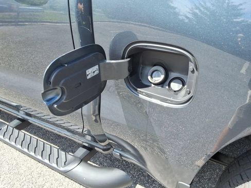Used 2021 Chevrolet Silverado 1500 RST w/ Bed Protection Package RWD image 13