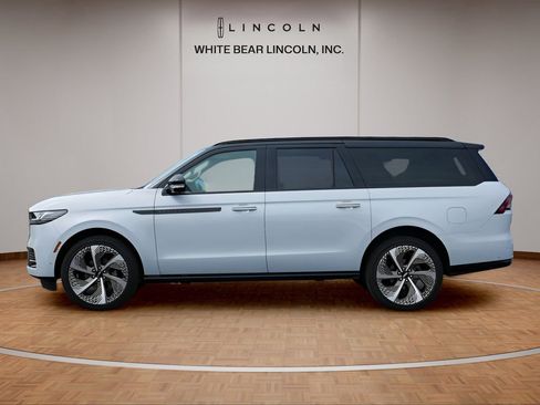 Certified 2025 Lincoln Navigator L Black Label w/ Black Label Special Edition image 8