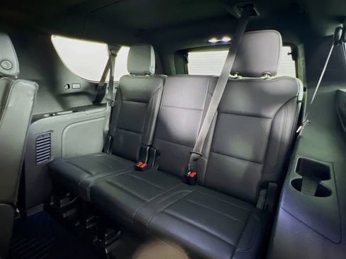 Used 2022 Chevrolet Suburban LT AWD/4WD image 36