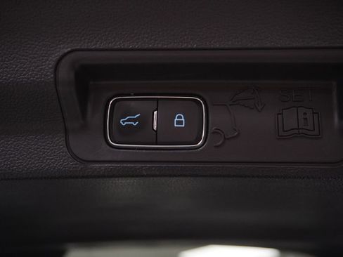 Used 2023 Ford Explorer XLT w/ Equipment Group 202A AWD/4WD image 45