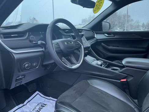 Used 2024 Jeep Grand Cherokee Altitude image 10